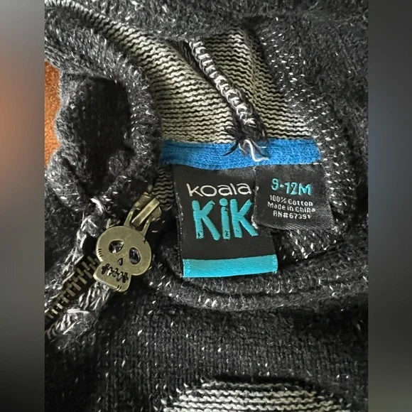 Koala Kik skull & crossbones cotton hooded sweater - Picture 2 of 3